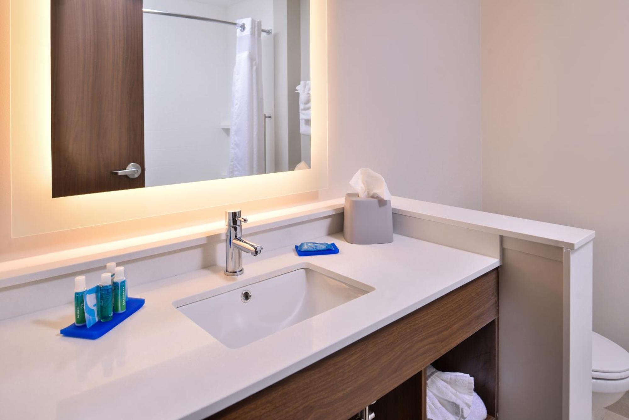 Holiday Inn Express & Suites Farmville By Ihg Εξωτερικό φωτογραφία